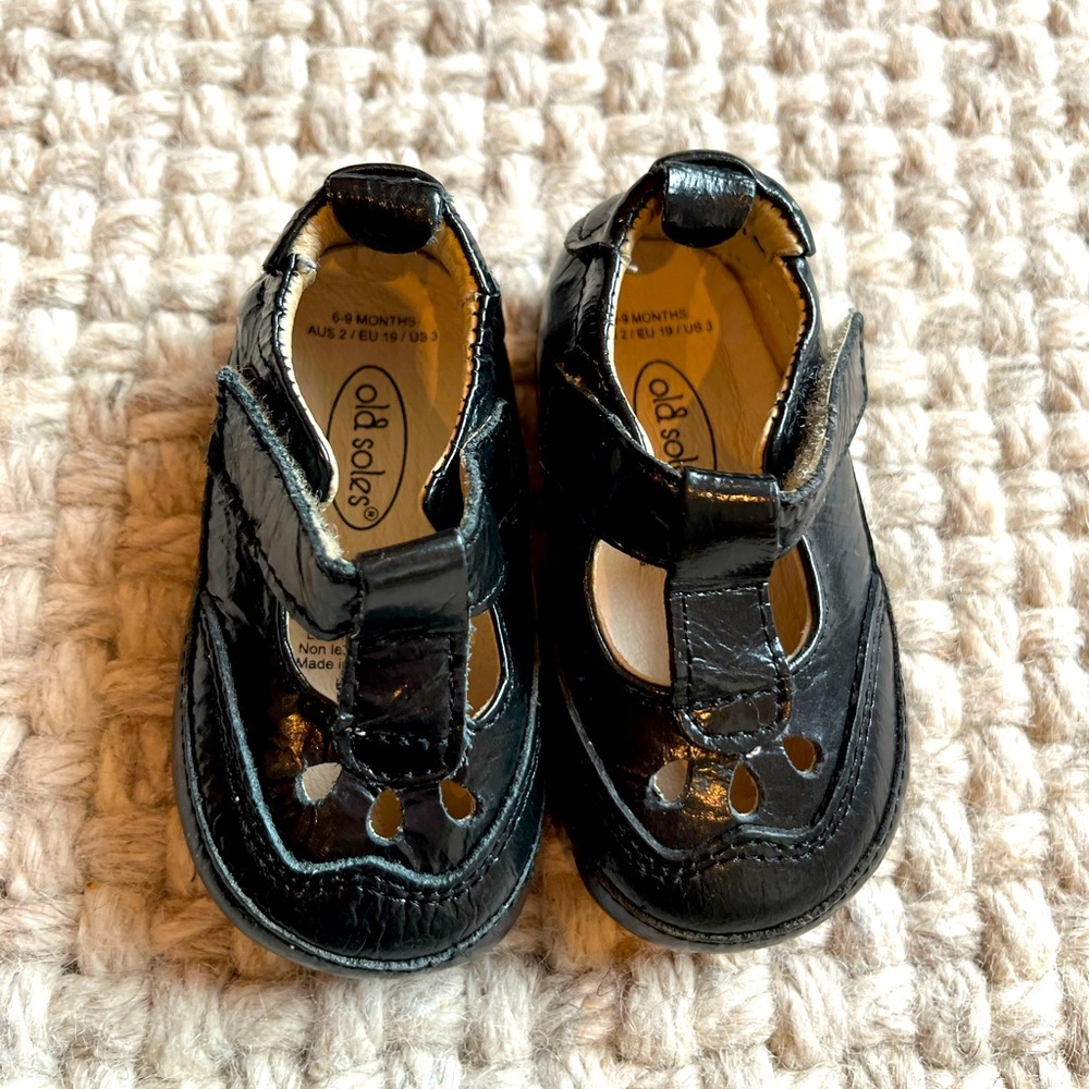 Old soles patent leather flexible Mary Jane crib shoes 6-12 months